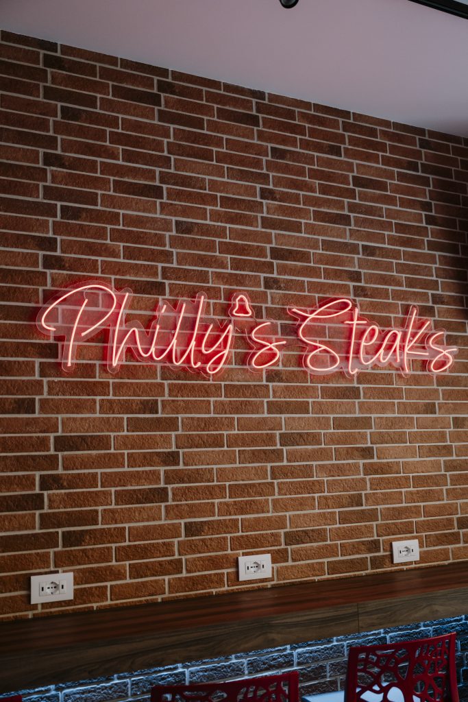 Philly’s Steacks Trani — Commerciale: progetto di illuminazione realizzato da Battaglia Illuminazione