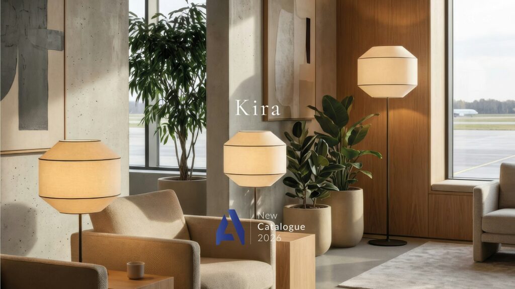 Soggiorno con la lampada da terra ACB Kira in rattan accanto al divano