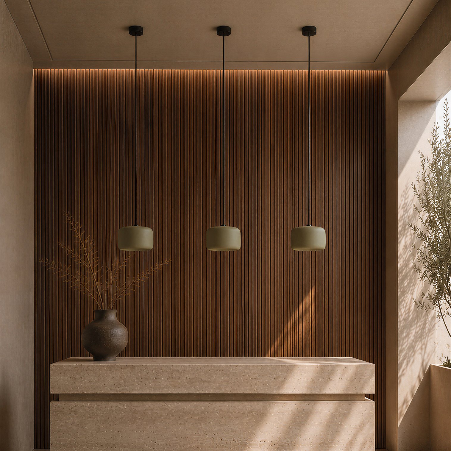 Parete in legno con tre piccole sospensioni Aromas del Campo Ises sopra una credenza: la stessa scena al buio e con la luce accesa