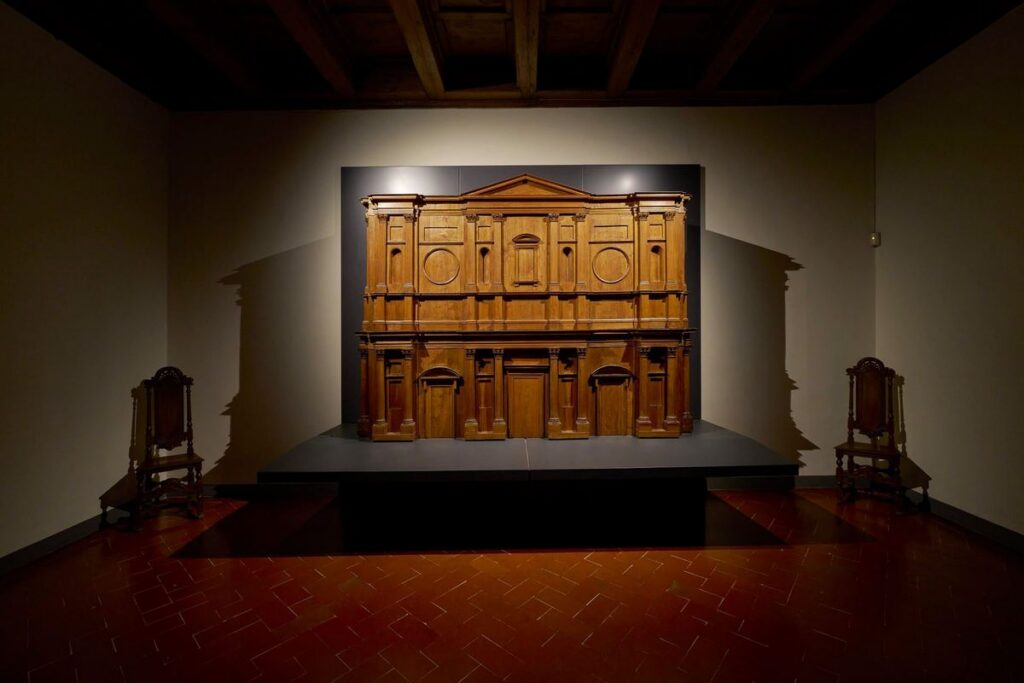 Vetrina di un museo illuminata con i proiettori Exenia Museo