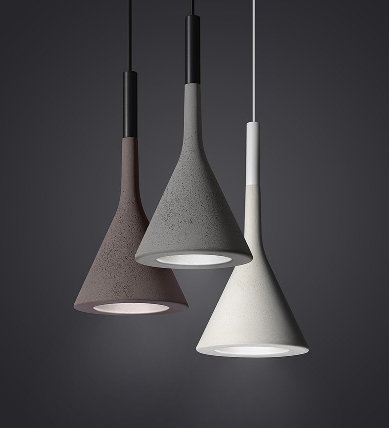 Tre sospensioni Foscarini Aplomb in cemento grigio e bianco