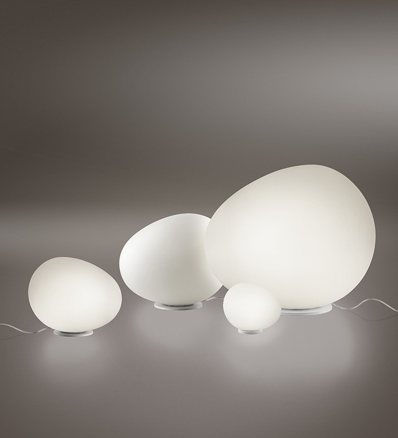 Tre lampade Foscarini Gregg in vetro bianco a forma di sasso