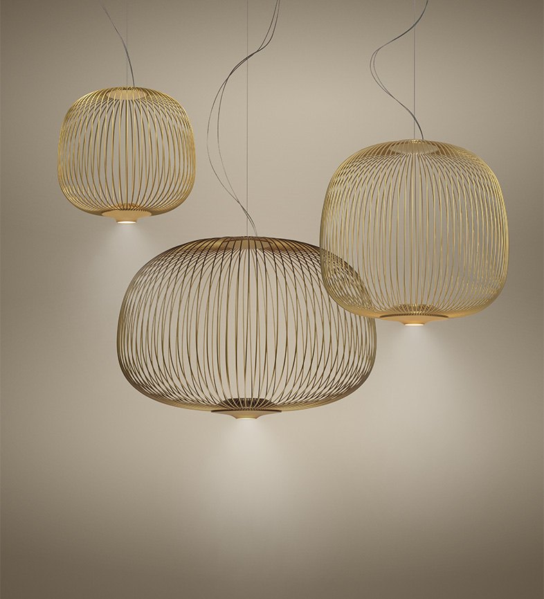 Tre sospensioni Foscarini Spokes in fili di metallo dorato